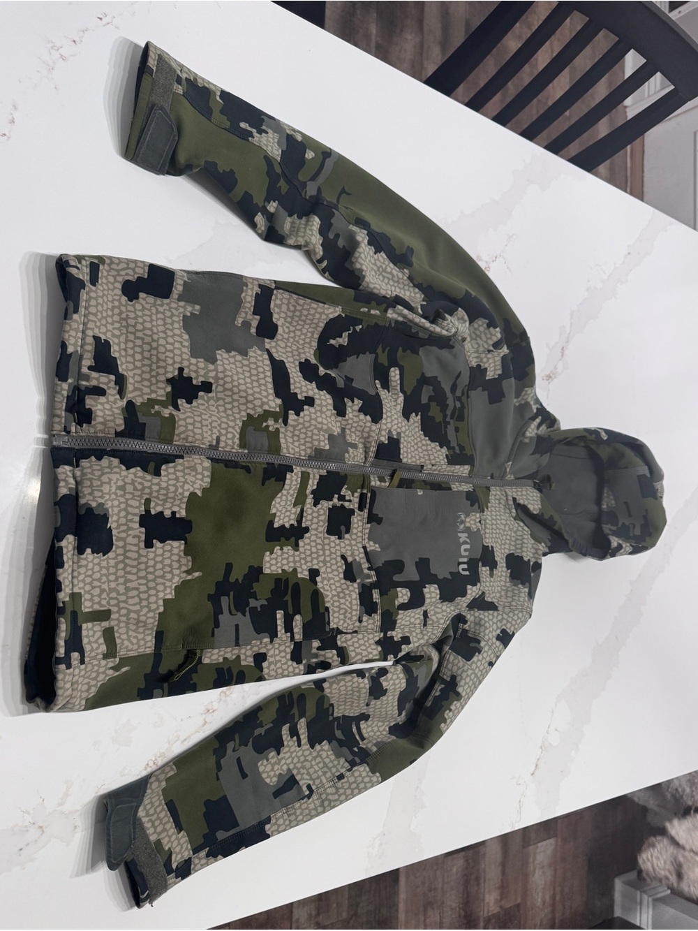 KUIU Black & Gray Fleece-Lined Softshell